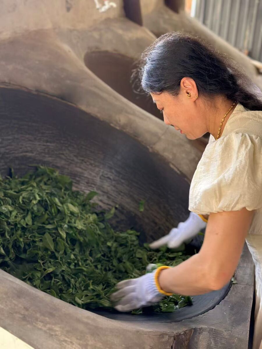 手工制茶与AI的对比