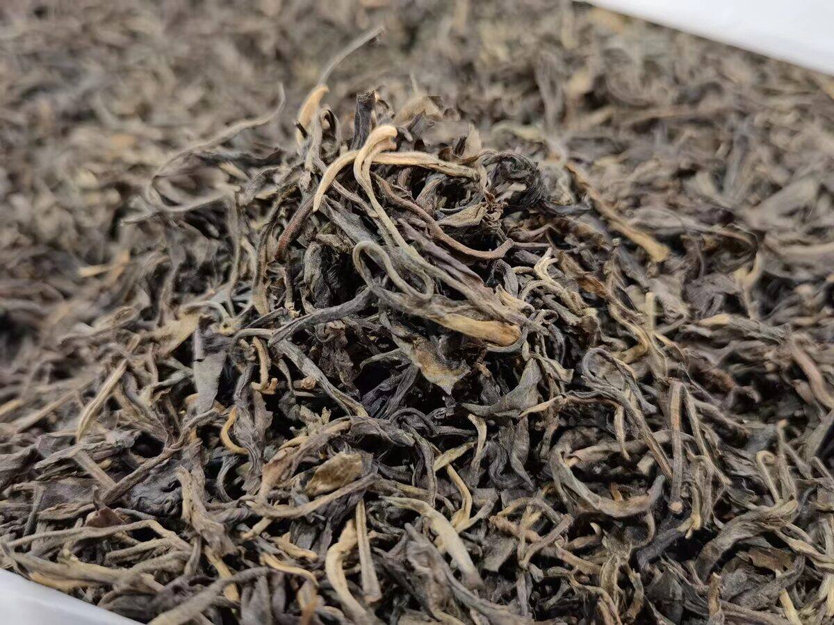 Mangfei Ancient Tree Raw Puer Dry Leaves