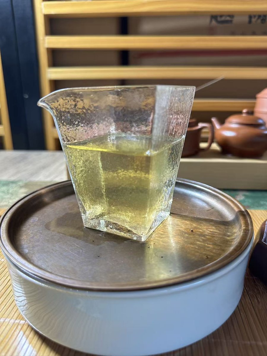 布朗印象普洱生茶2014春 茶汤金黄透亮实拍